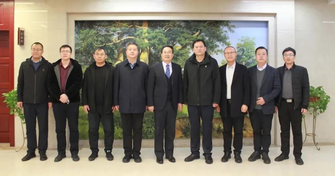 包头市人大常委会副主任陈华一行莅临沃尔德集团考察