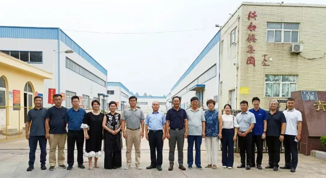 青岛市威海商会四届二次理事会议在青岛沃尔德物流集团召开