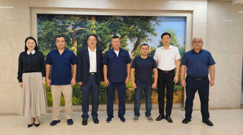 乌兹别克斯坦费尔干纳州里什坦市市长巴赫迪尔·霍利科夫、第一副市长博博江·伊布罗希莫夫到访沃尔德集团